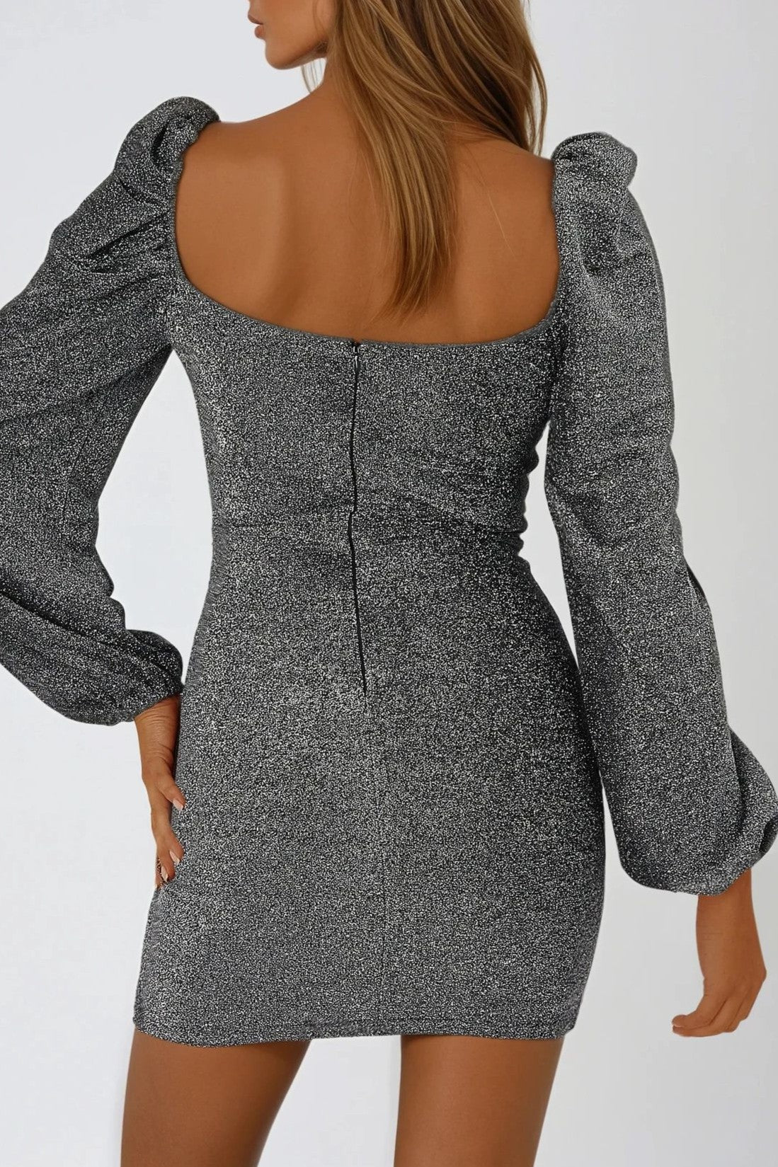 Mini-robe argentée à manches longues